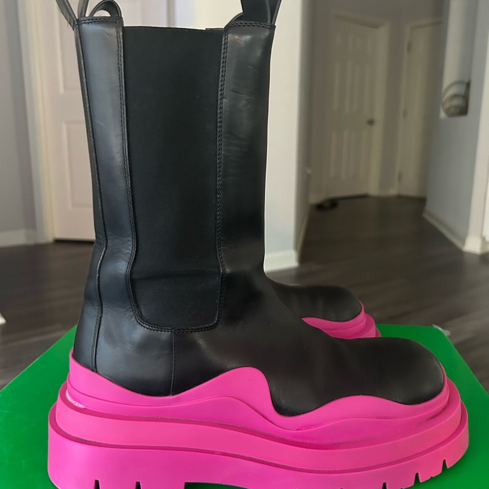 Bottega Venetia Black and pink tire boot military calf size 8 - Picture 8 of 9